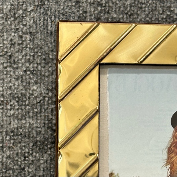 Vintage solid brass 8x10 photo frame raised diagonal lines brown velvet back - Picture 4 of 11